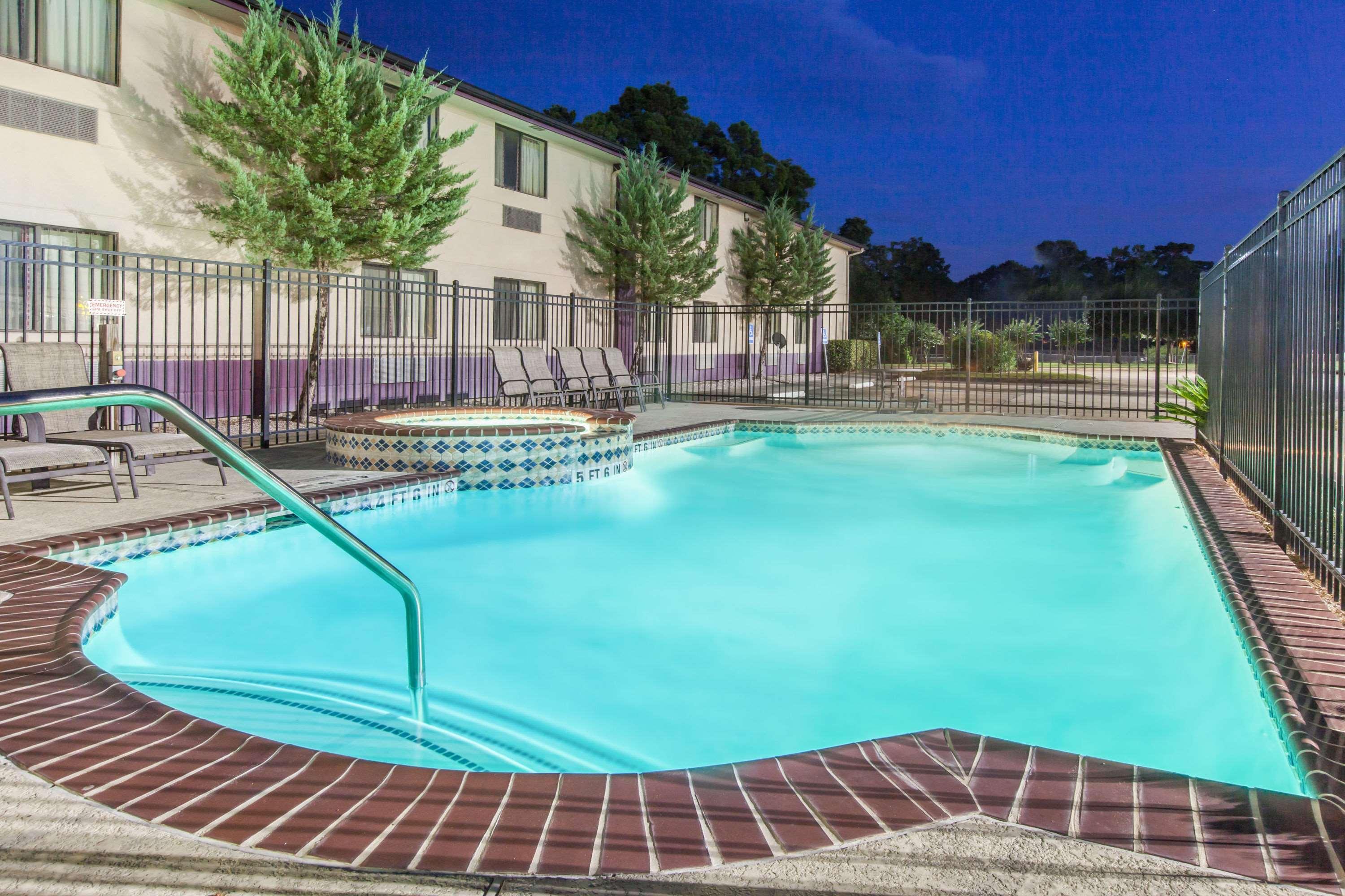Отель Super 8 By Wyndham Cleveland Tx Экстерьер фото