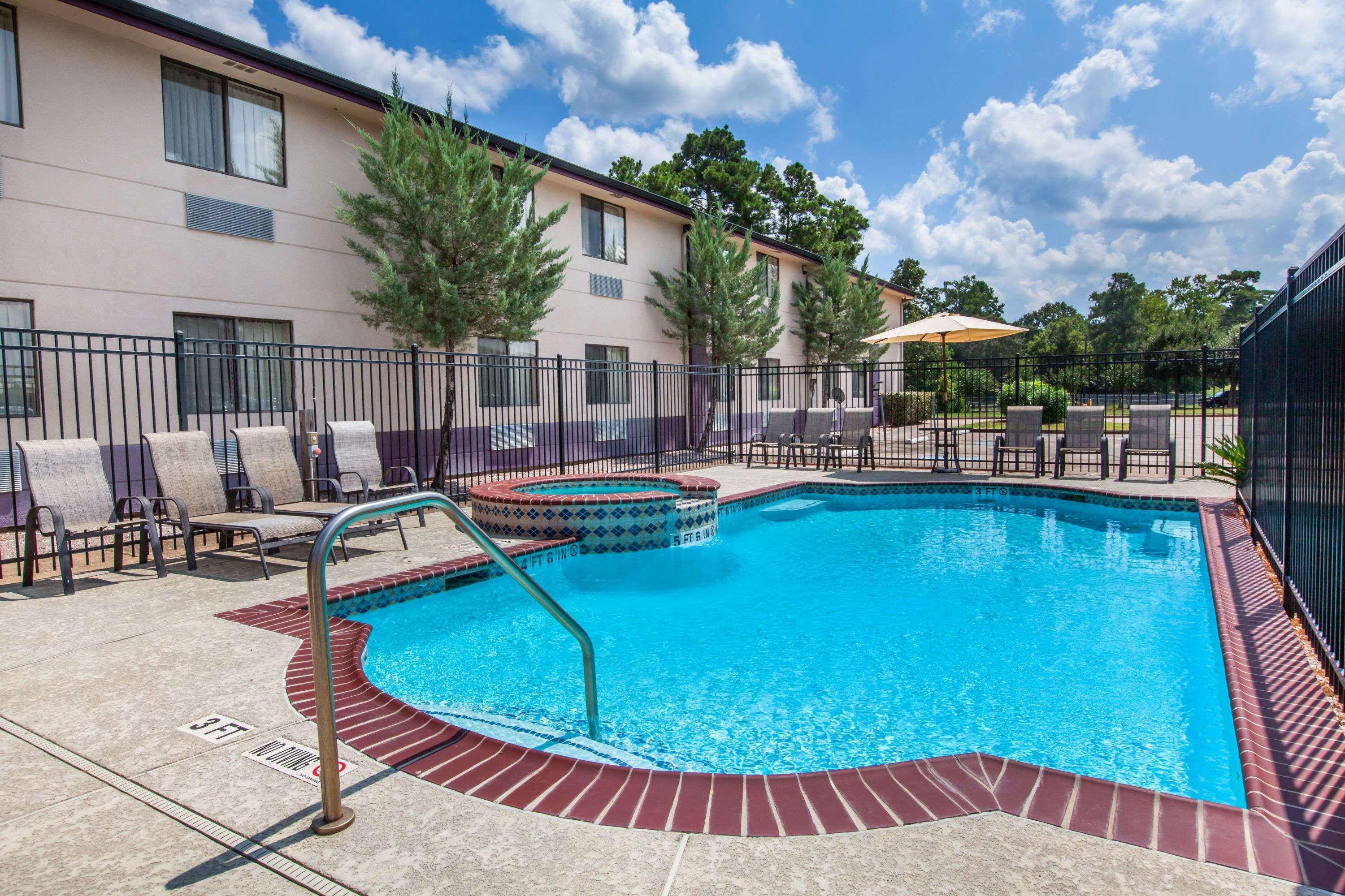 Отель Super 8 By Wyndham Cleveland Tx Экстерьер фото