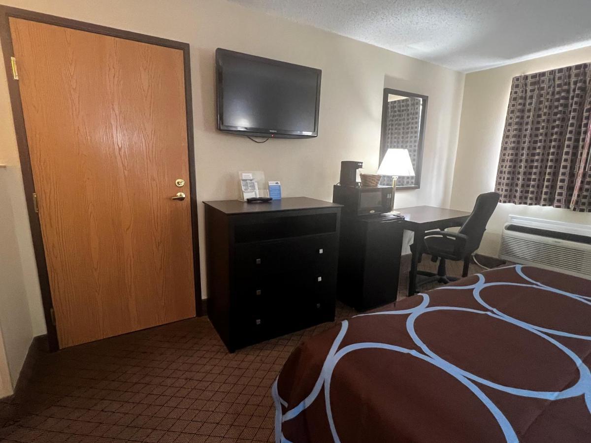 Отель Super 8 By Wyndham Cleveland Tx Экстерьер фото
