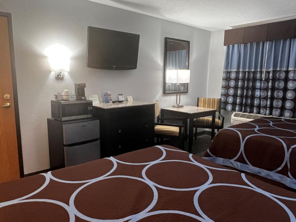 Отель Super 8 By Wyndham Cleveland Tx Экстерьер фото