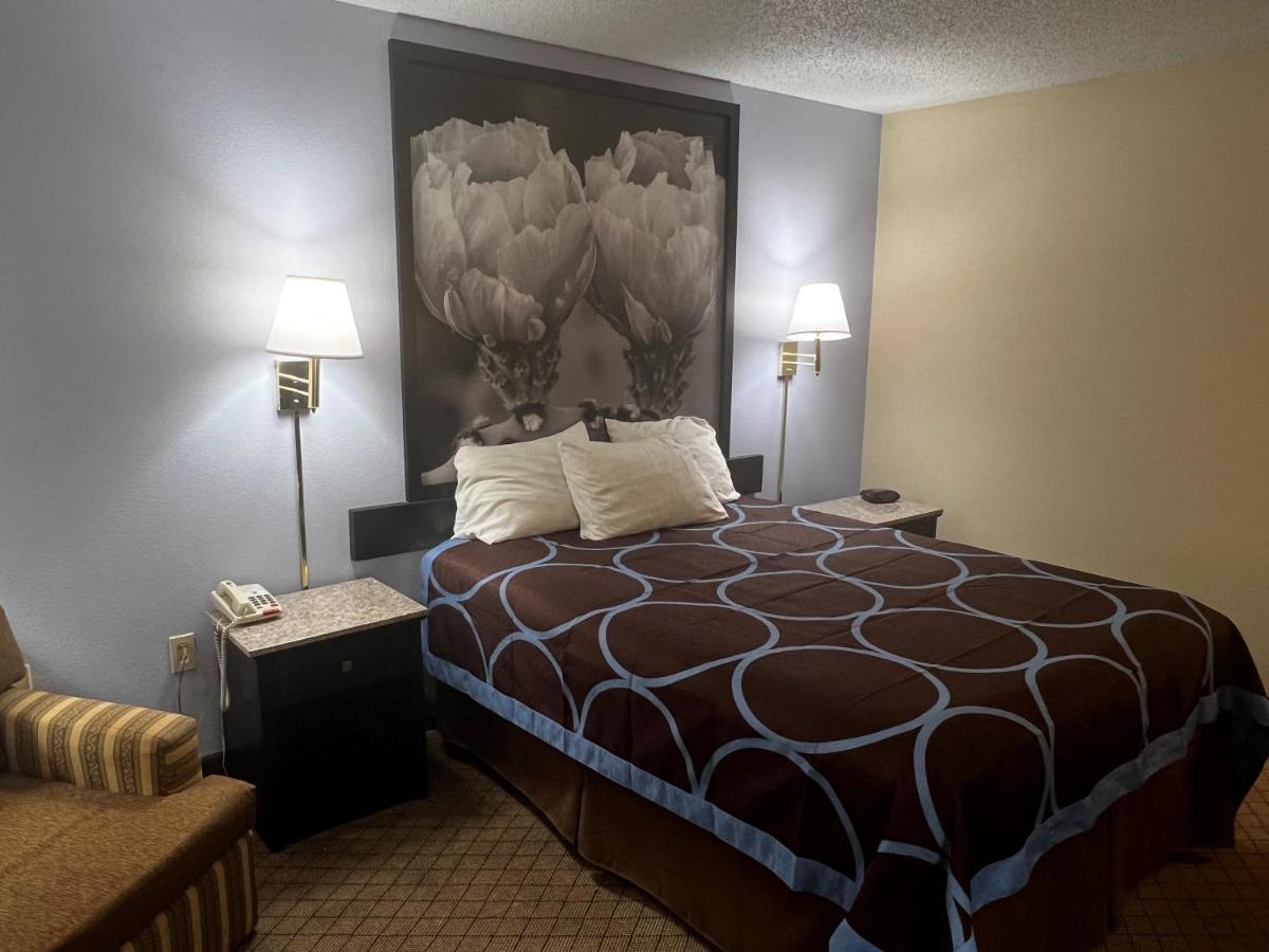 Отель Super 8 By Wyndham Cleveland Tx Экстерьер фото